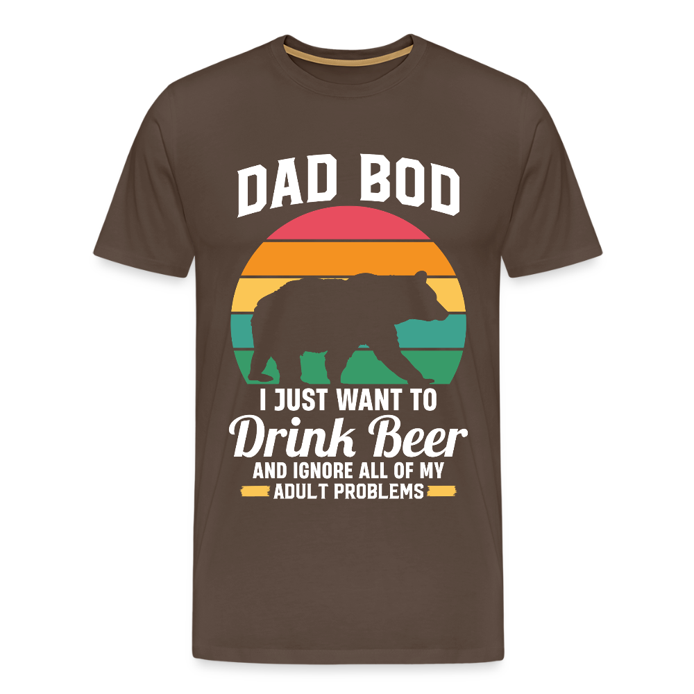 Miesten Spreadshirt Premium T-Paita DAD BOD printillä - tyylikäs ruskea