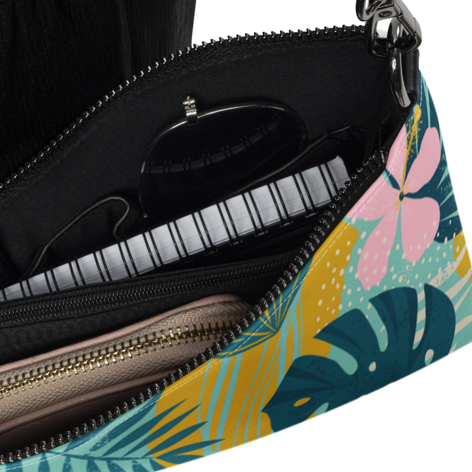 Crossbody laukku sisältä